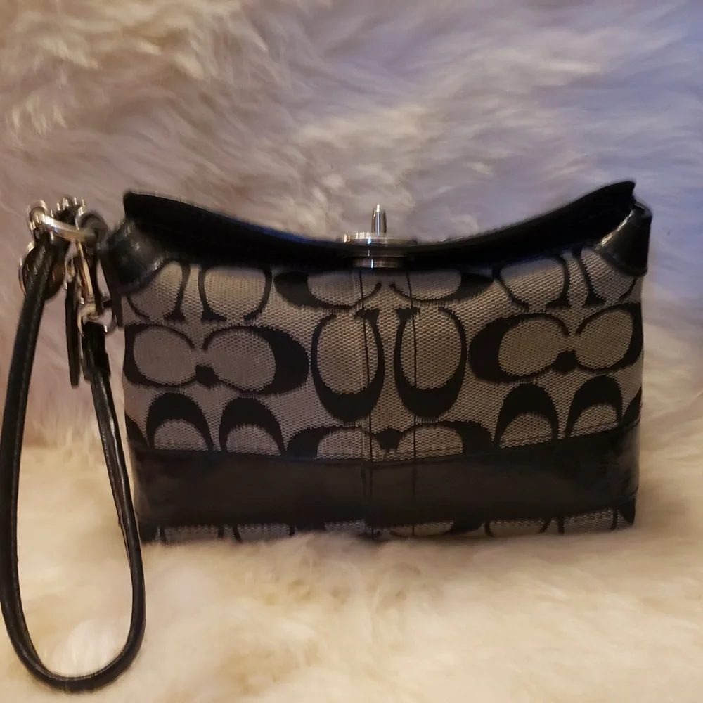 Vintage Coach Monogram Canvas and Leather wristlet - Picture 4 of 5